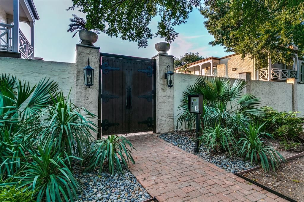 5937 E University Boulevard 228
