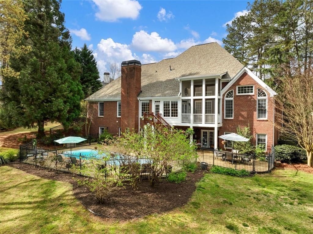 1544 Blue Bird Way