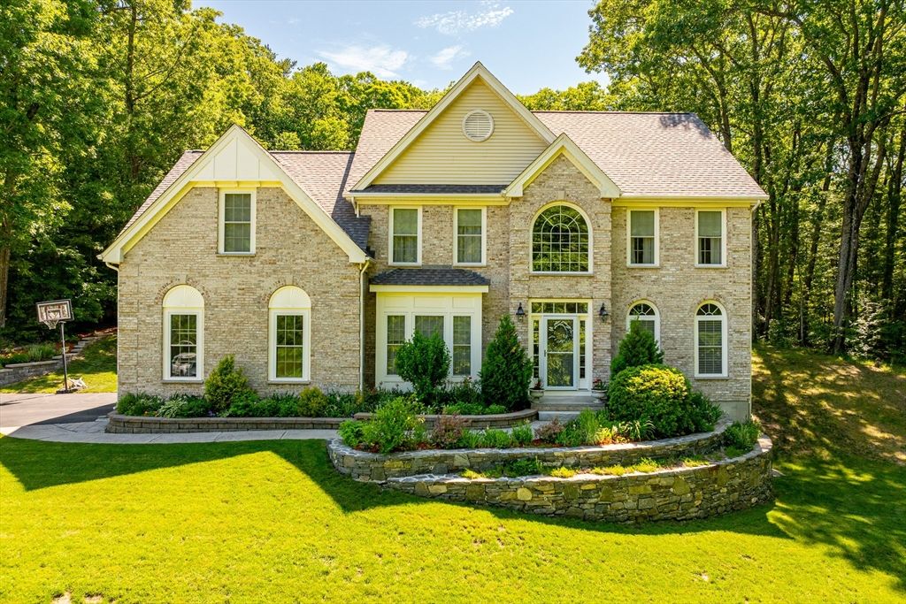 34 Beechwood Cir