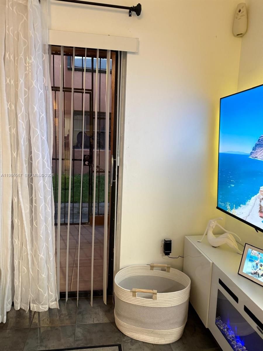 6425 W 27th Ct 102-6