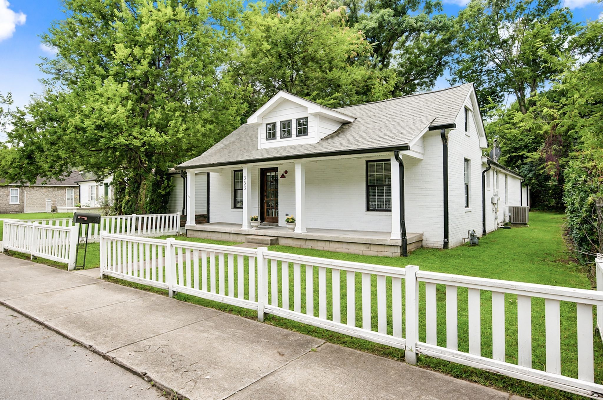 353 9th Ave N