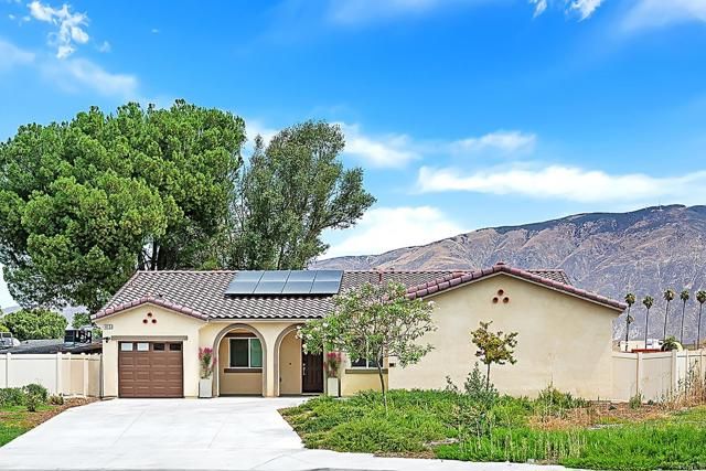 475 W Camellia Way