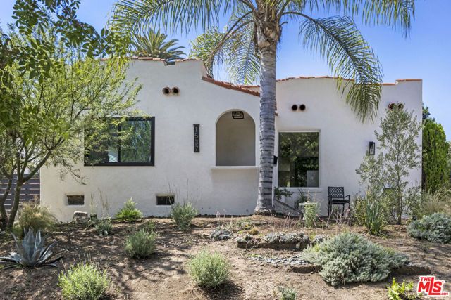 1537 N Hoover Street