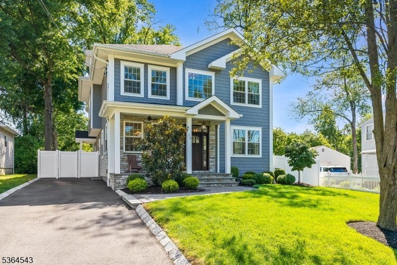 14 Cayuga Rd