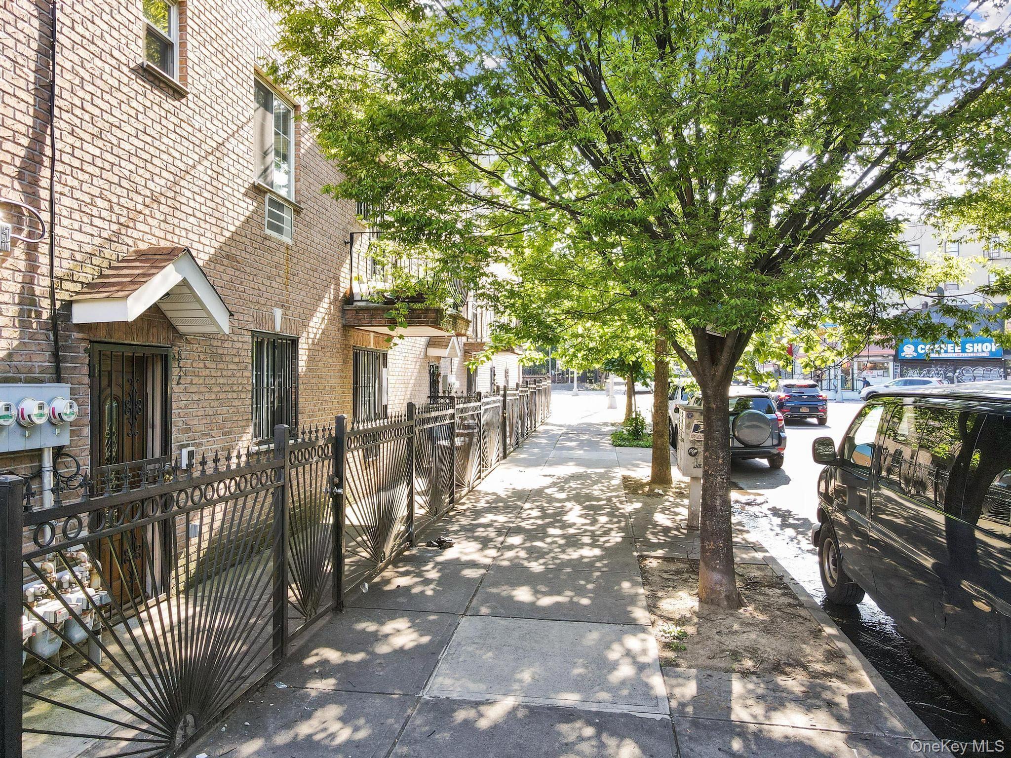 852 Home Street 2F