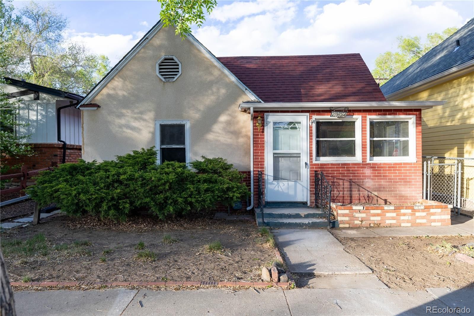 2904 W Platte Avenue