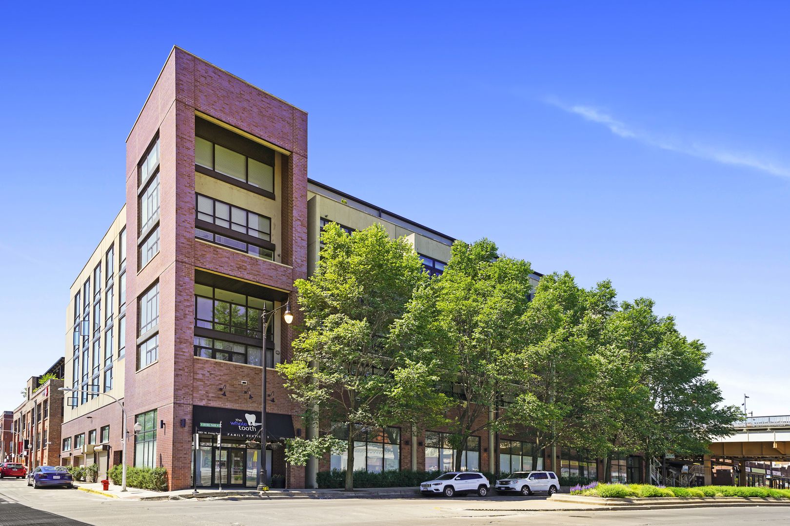 3946 N Ravenswood Avenue 305