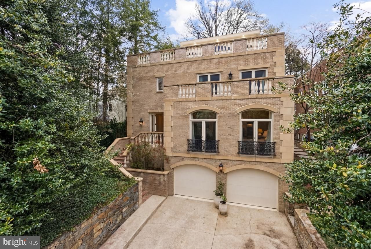 4613 Charleston Terrace Nw