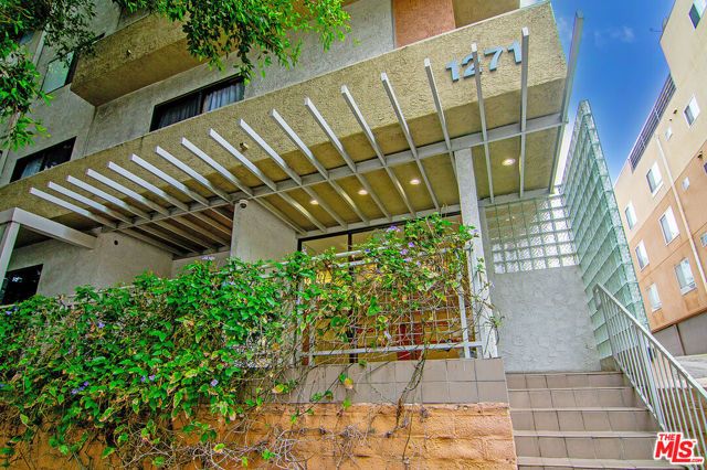 1271 Stoner Avenue 208