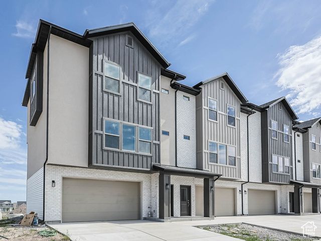610 W Caroles Way 11