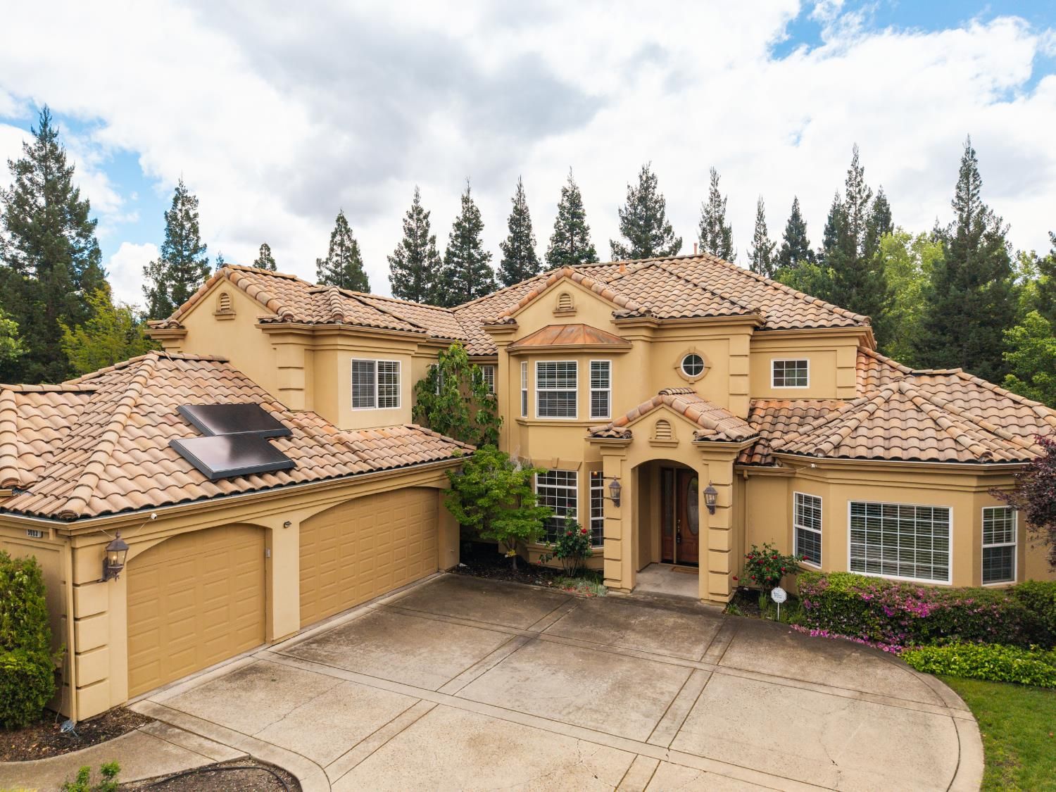 9003 Cedar Ridge Drive