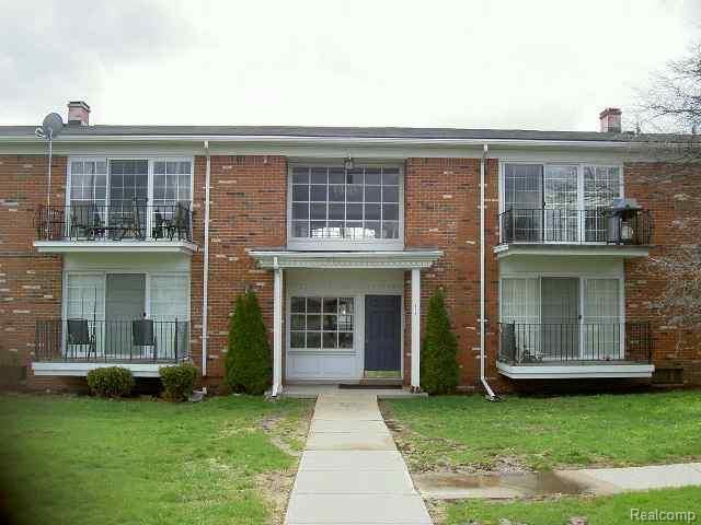 474 Fox Hills Drive N