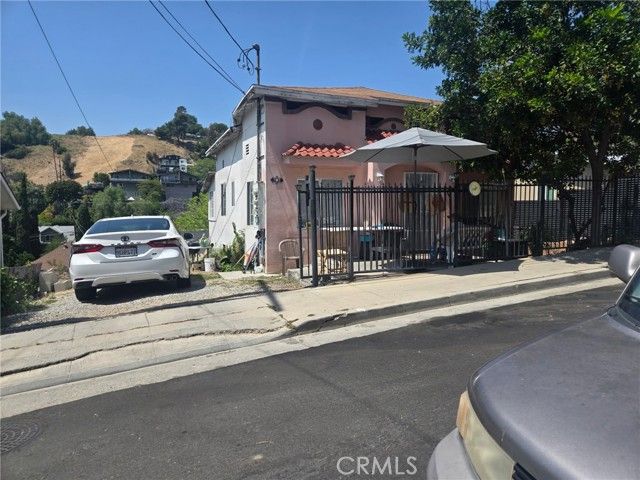 523521 Clifton St