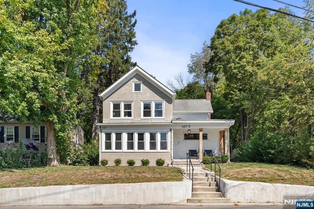 9 Lawnwood Avenue