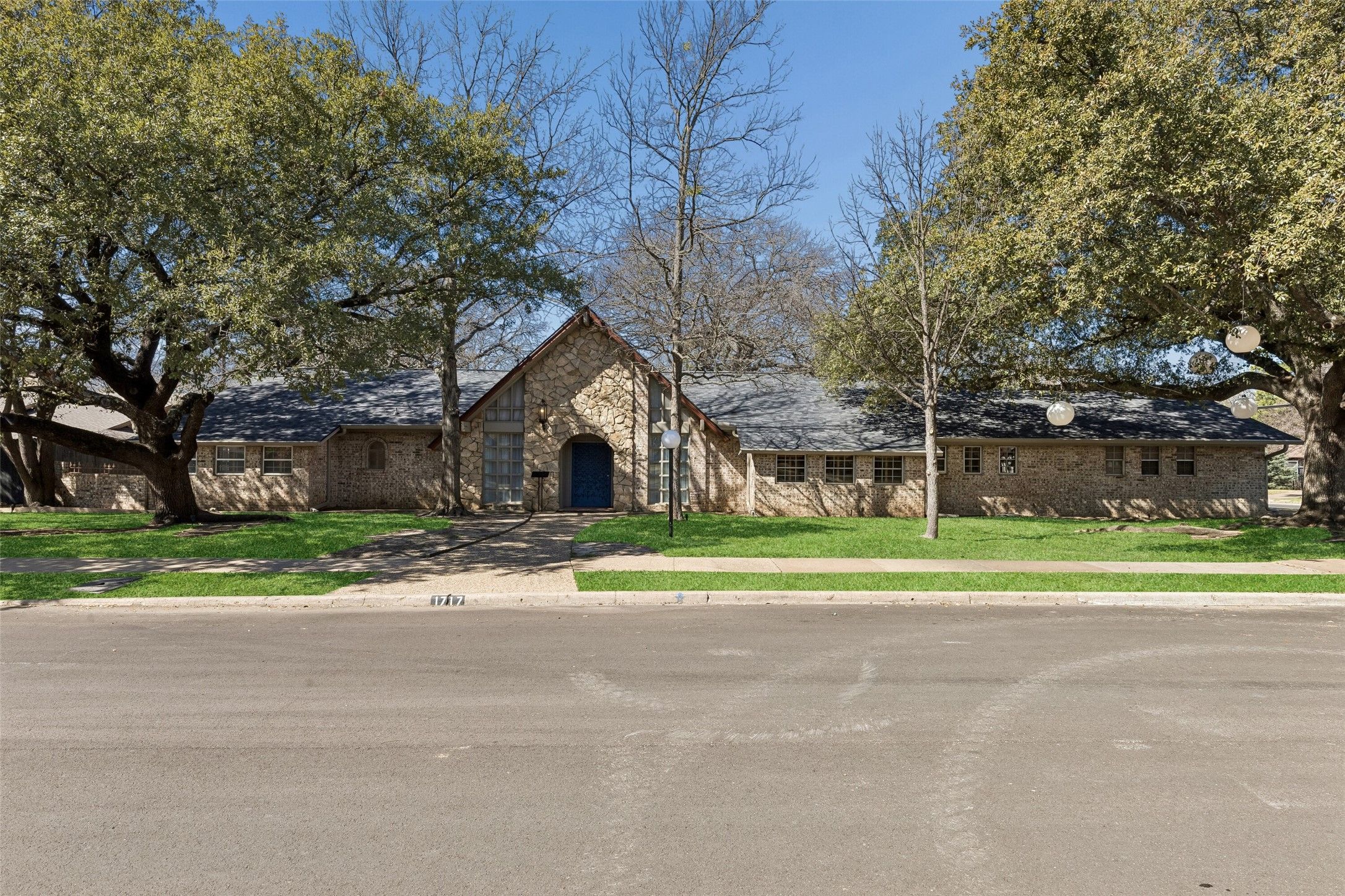 1717 Live Oak Drive