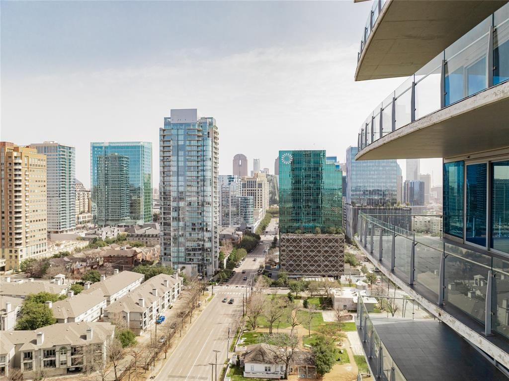 3130 N Harwood Street 2006