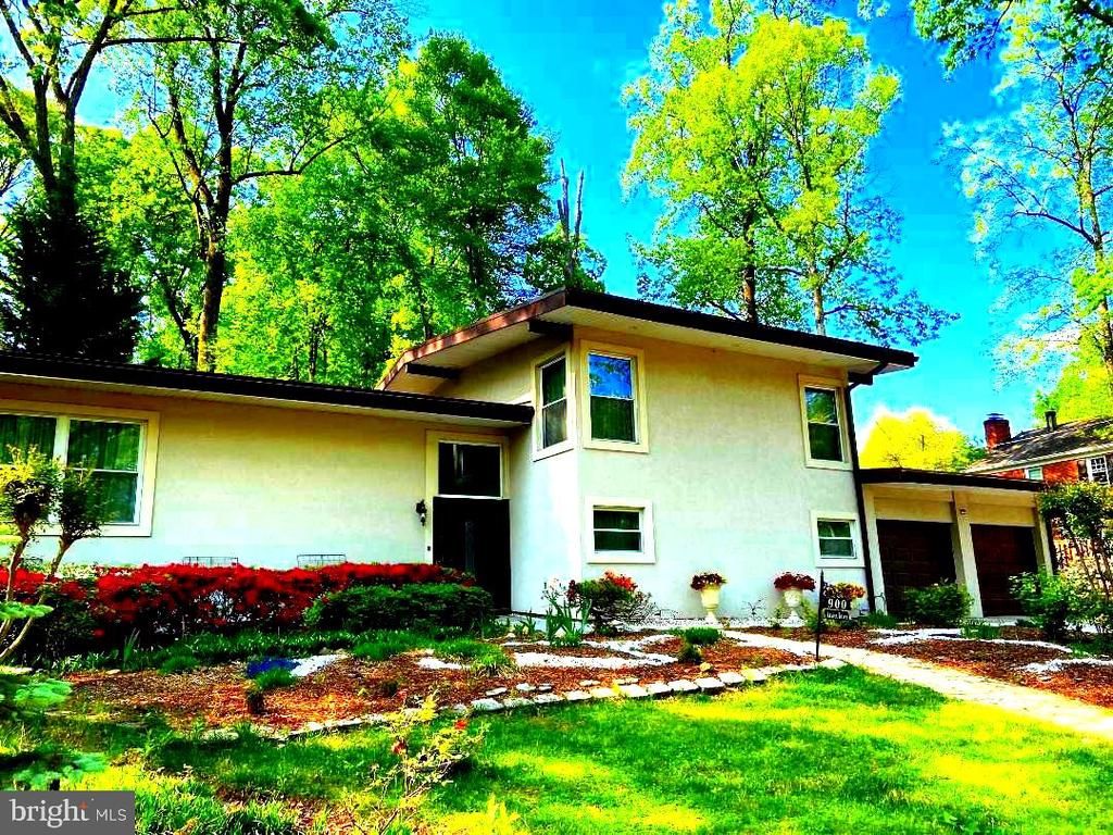 900 Azalea Drive