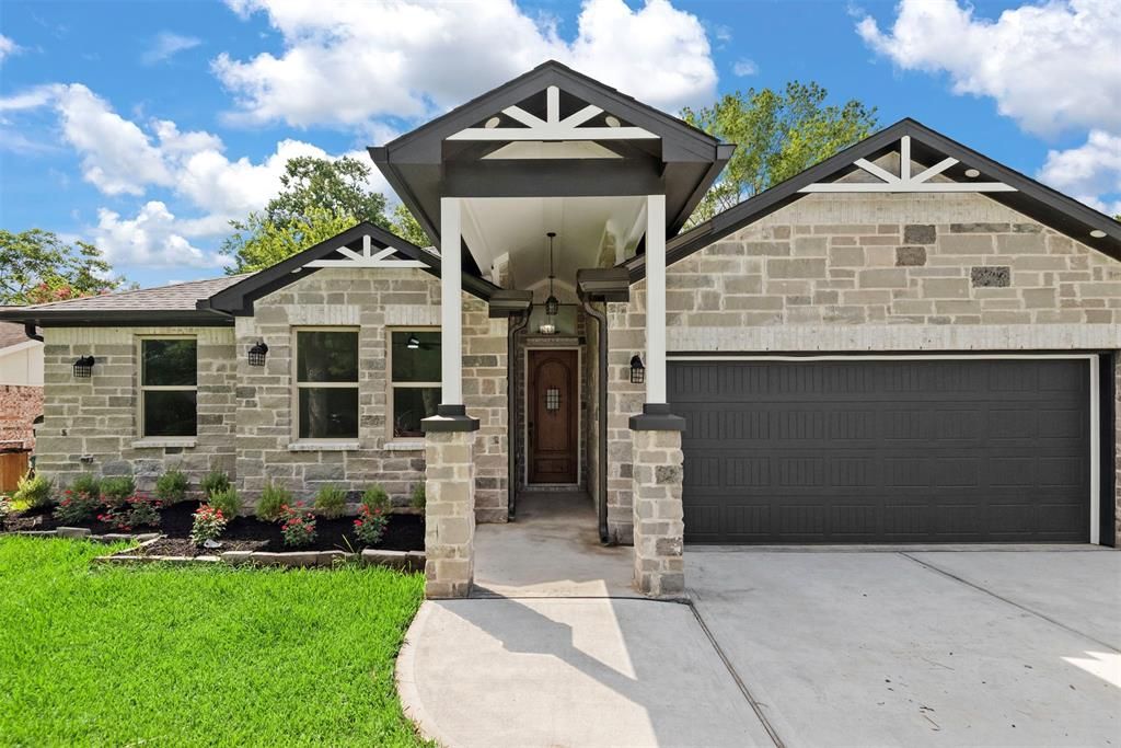 2011 Woodvale Drive