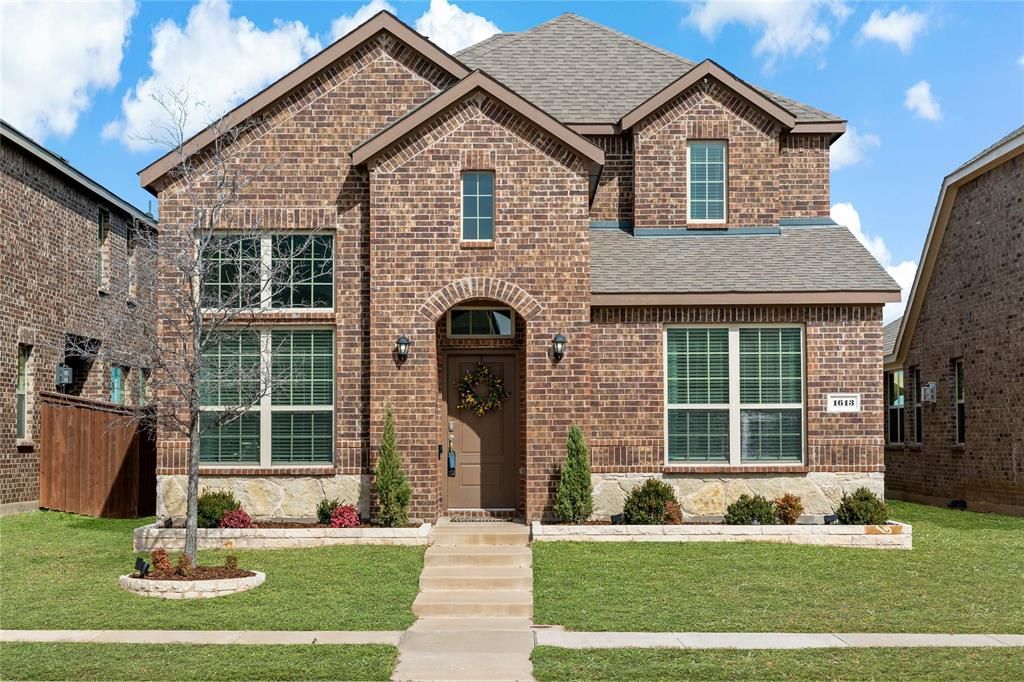 1613 Bennington Lane