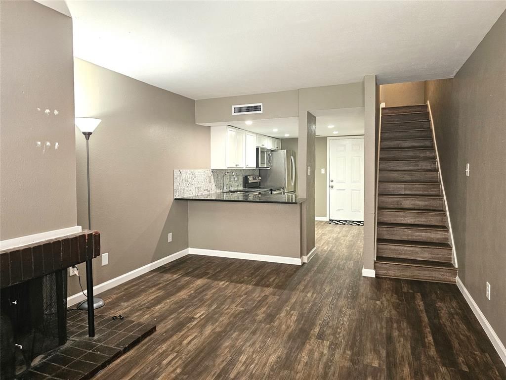 12818 Midway Road 1085