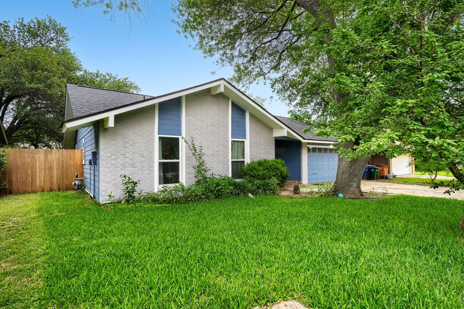5107 Suburban Drive