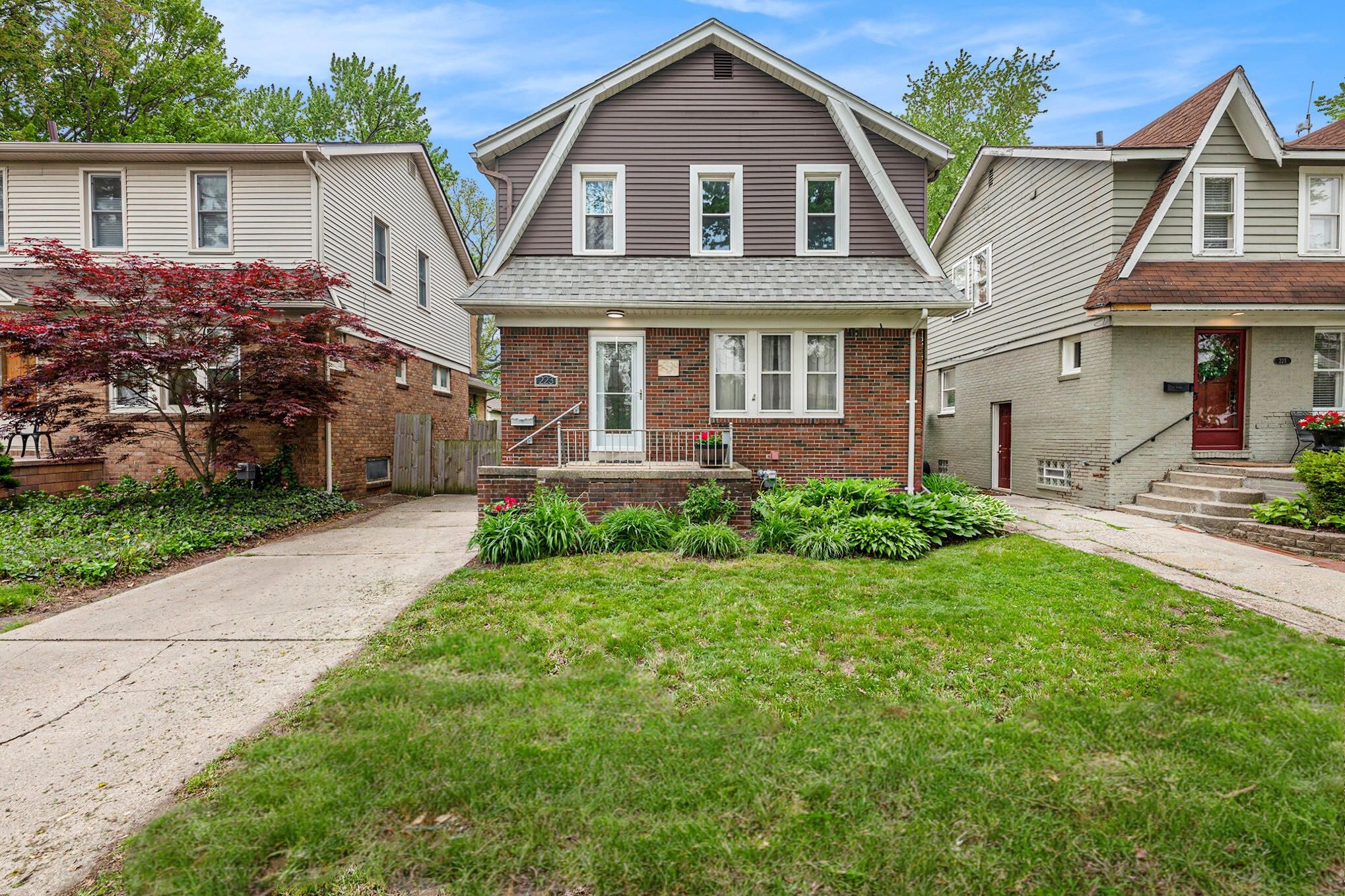 223 N Edison