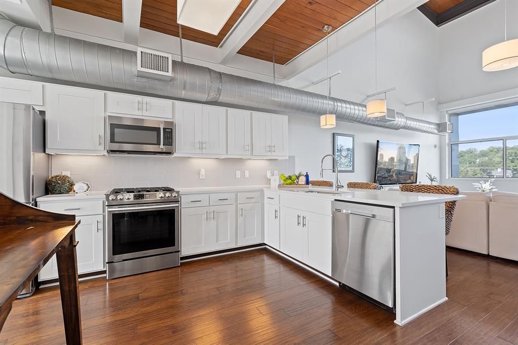 2205 N Lamar Boulevard 222