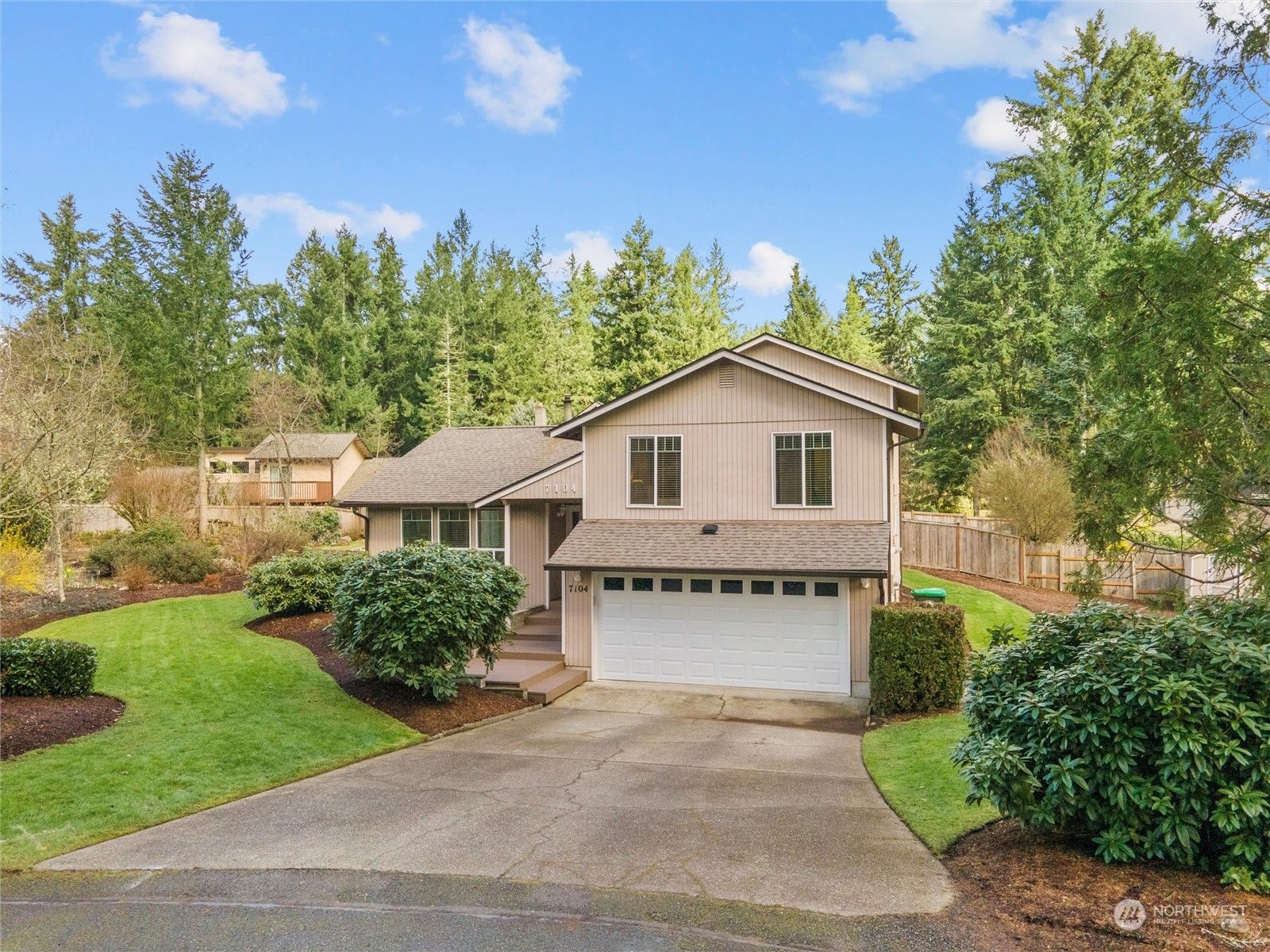7104 Blue Jay Court Se