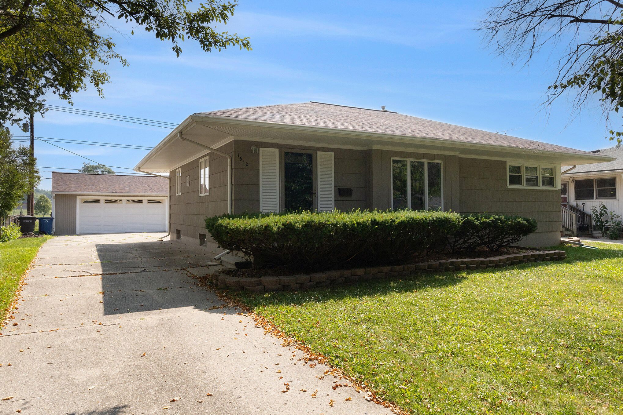 1610 Saunders Crescent