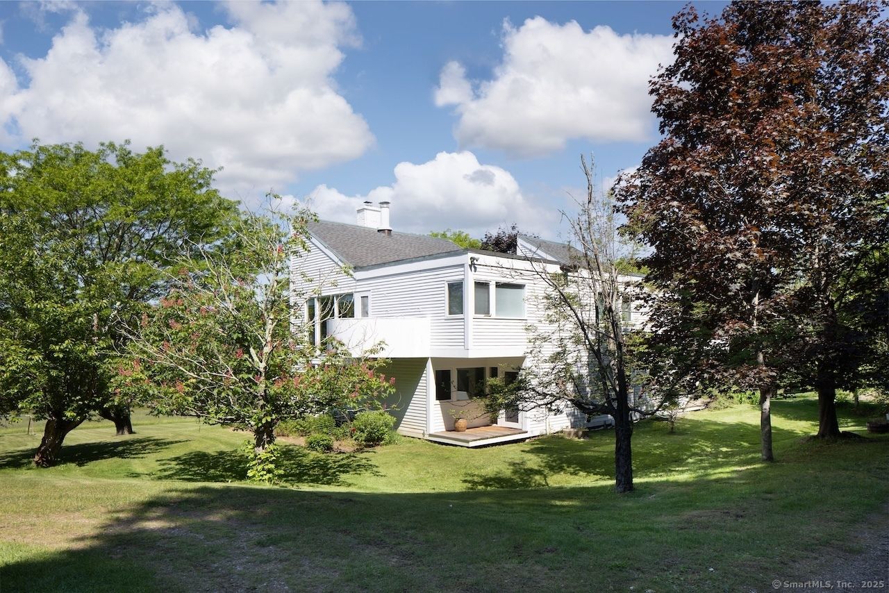 52 Cooper Hill Road