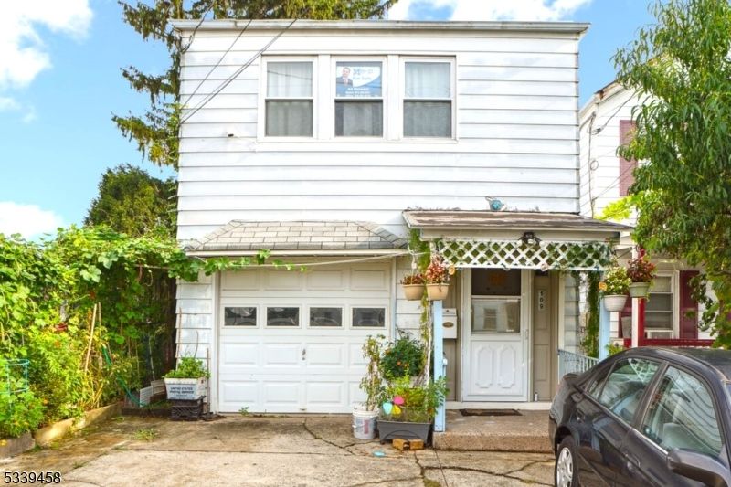 109 Dixon Ave