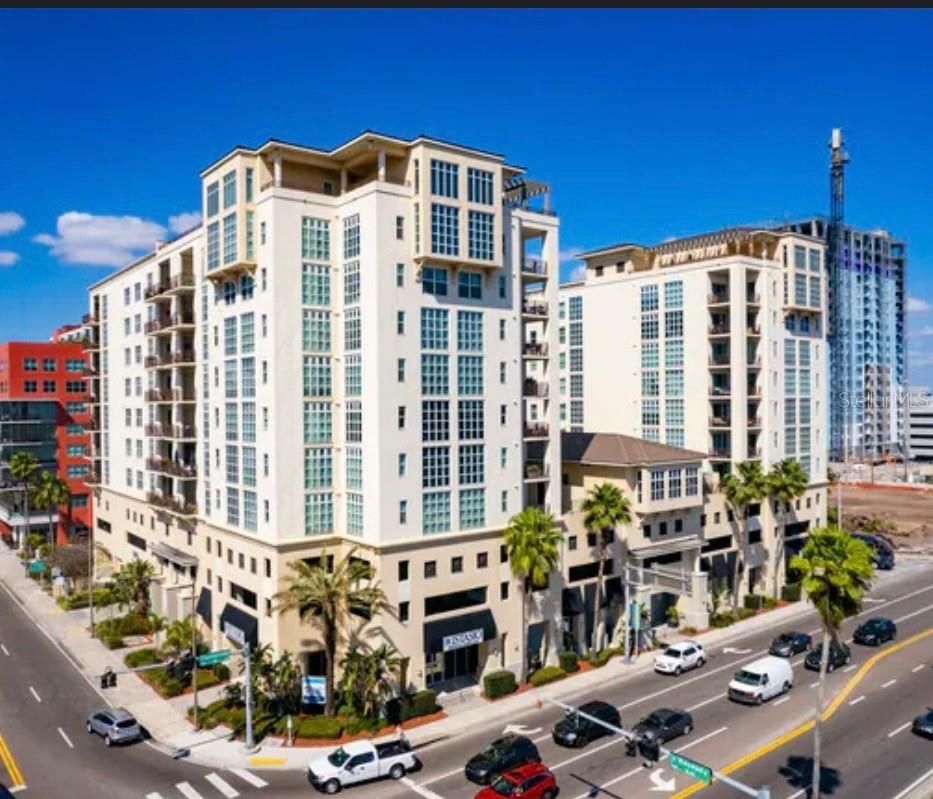 1227 E Madison Street 504