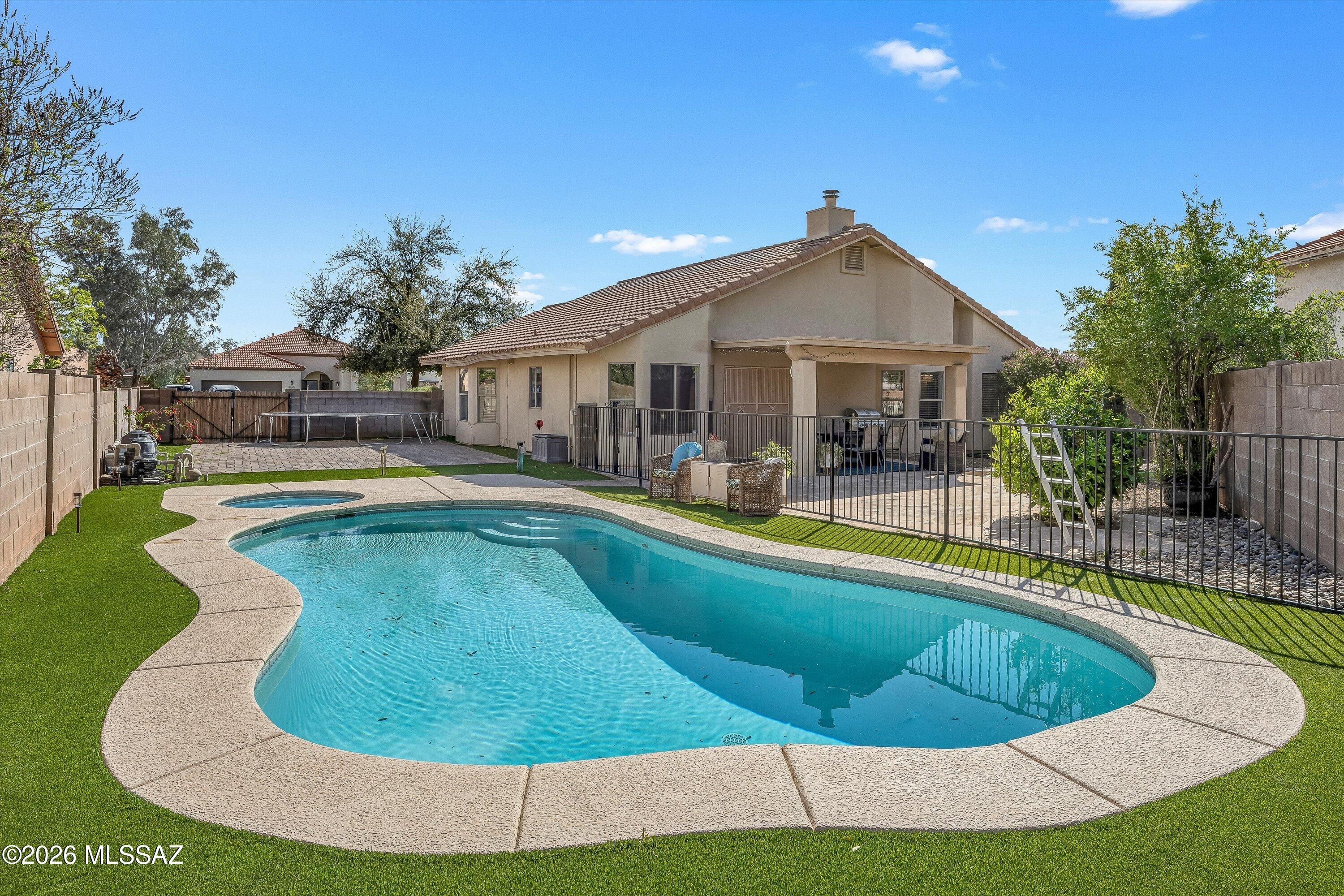 7077 N Avenida Adella