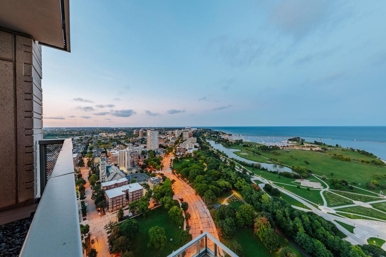 923 E Kilbourn Avenue 3000