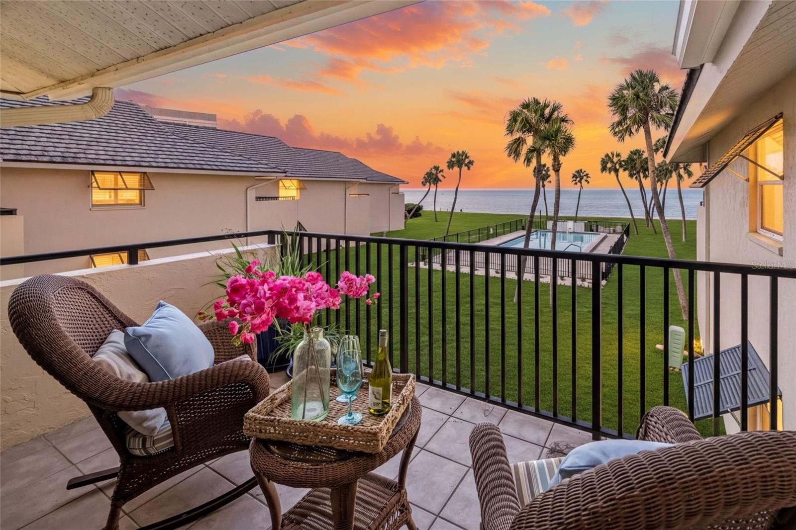 4660 Ocean Boulevard O2