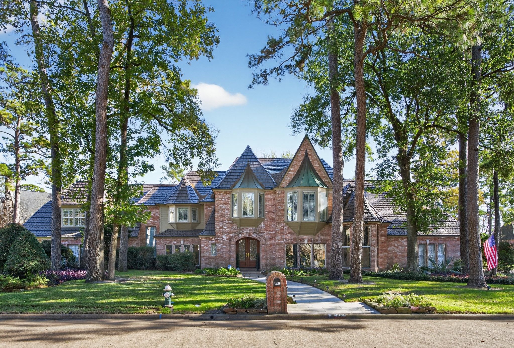 8807 Chelmsford Lane