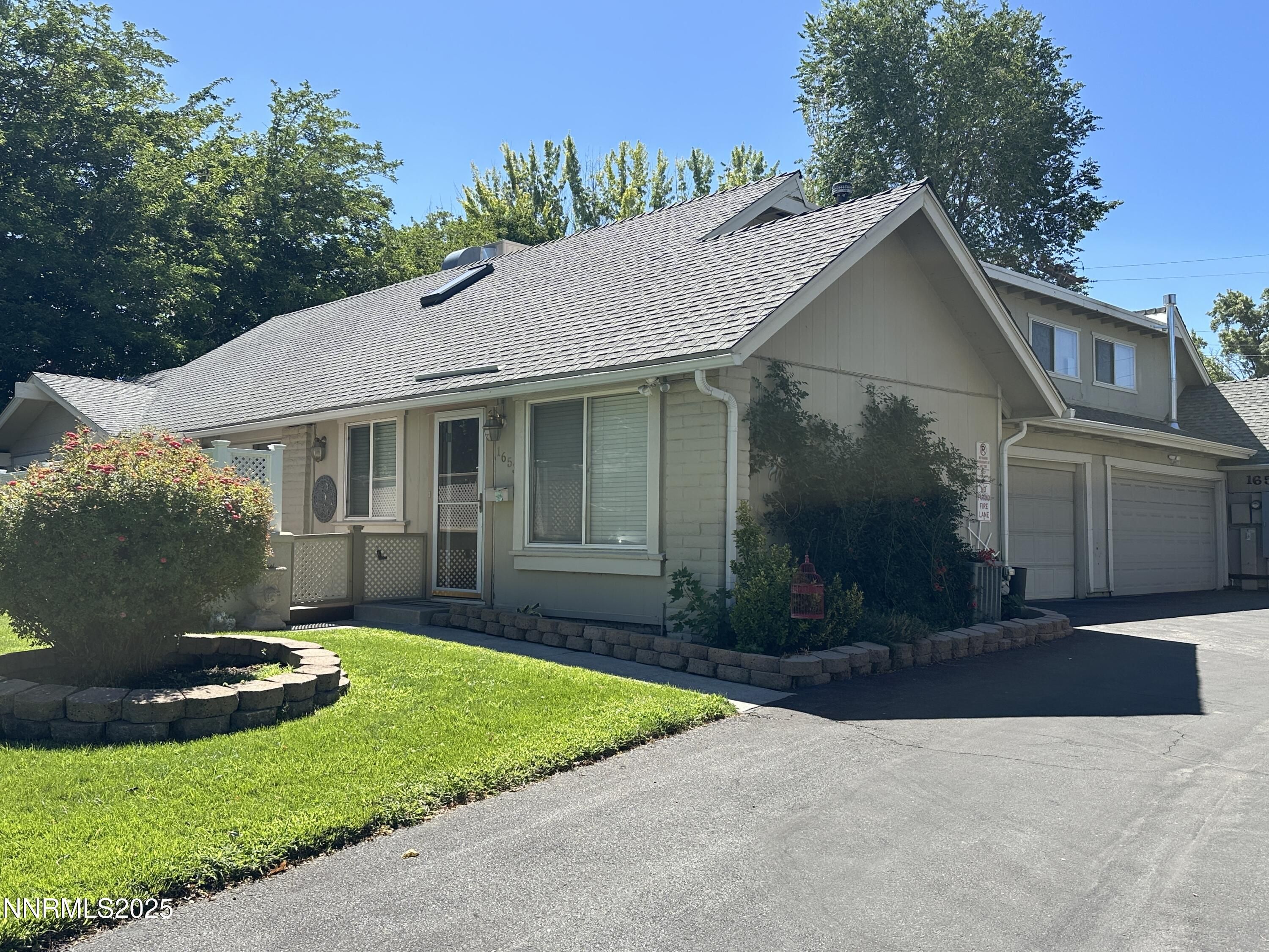 1653 London Circle