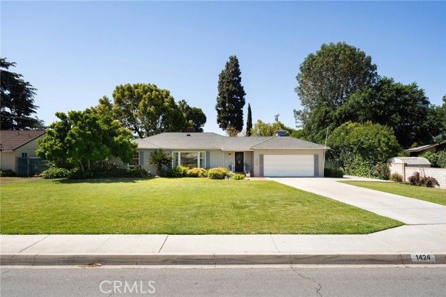 1424 E Vine Avenue