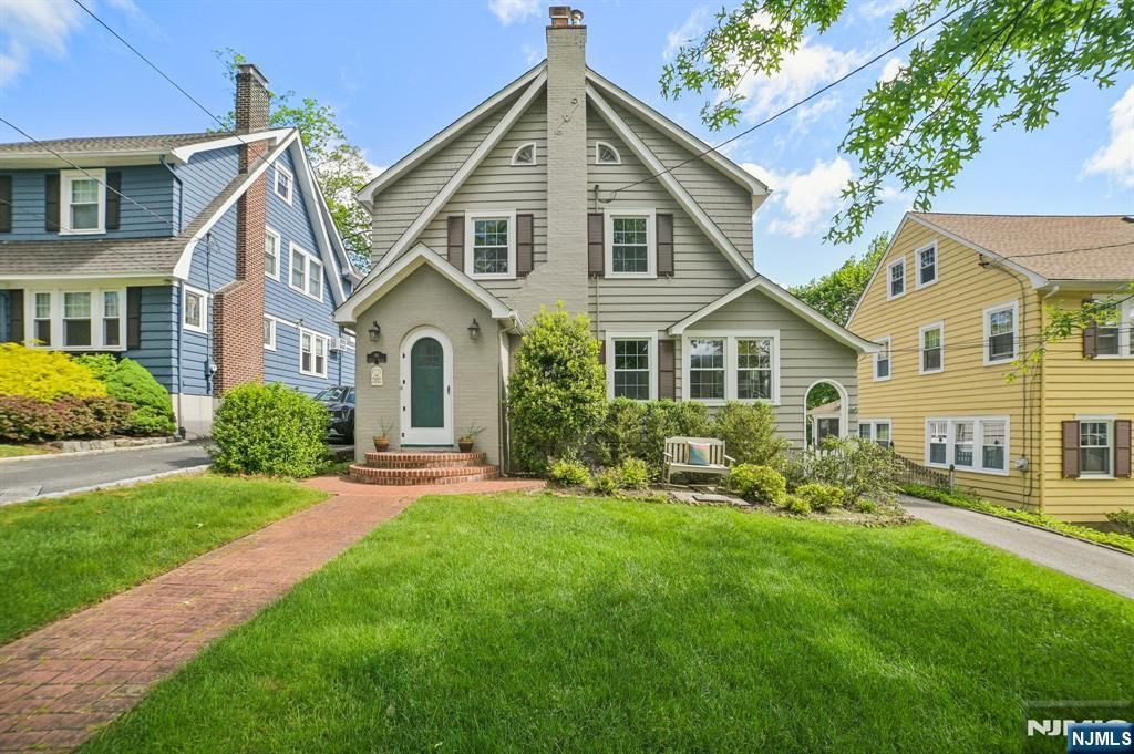 86 Hillside Avenue