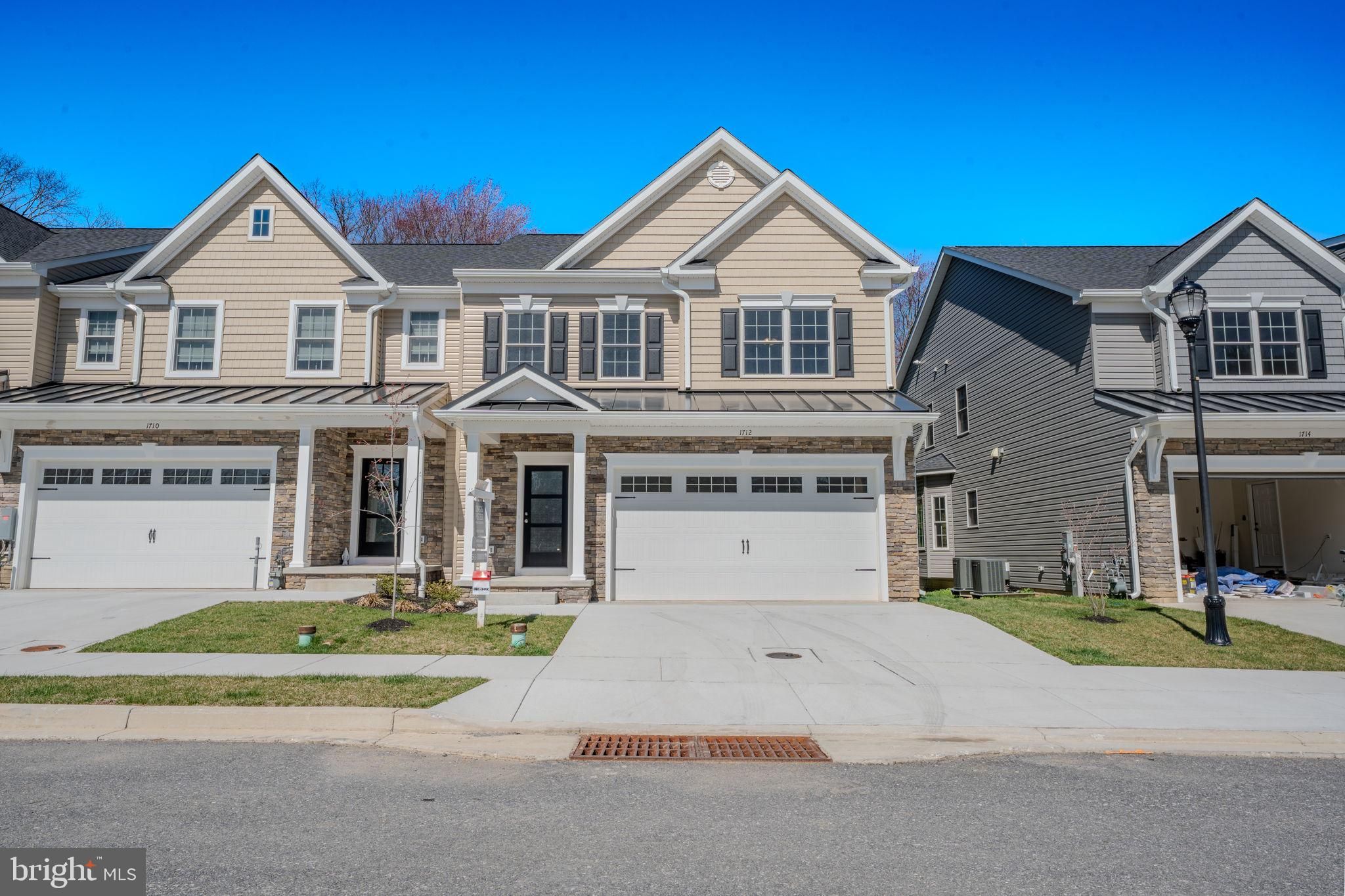 1712 Botanical Court 22