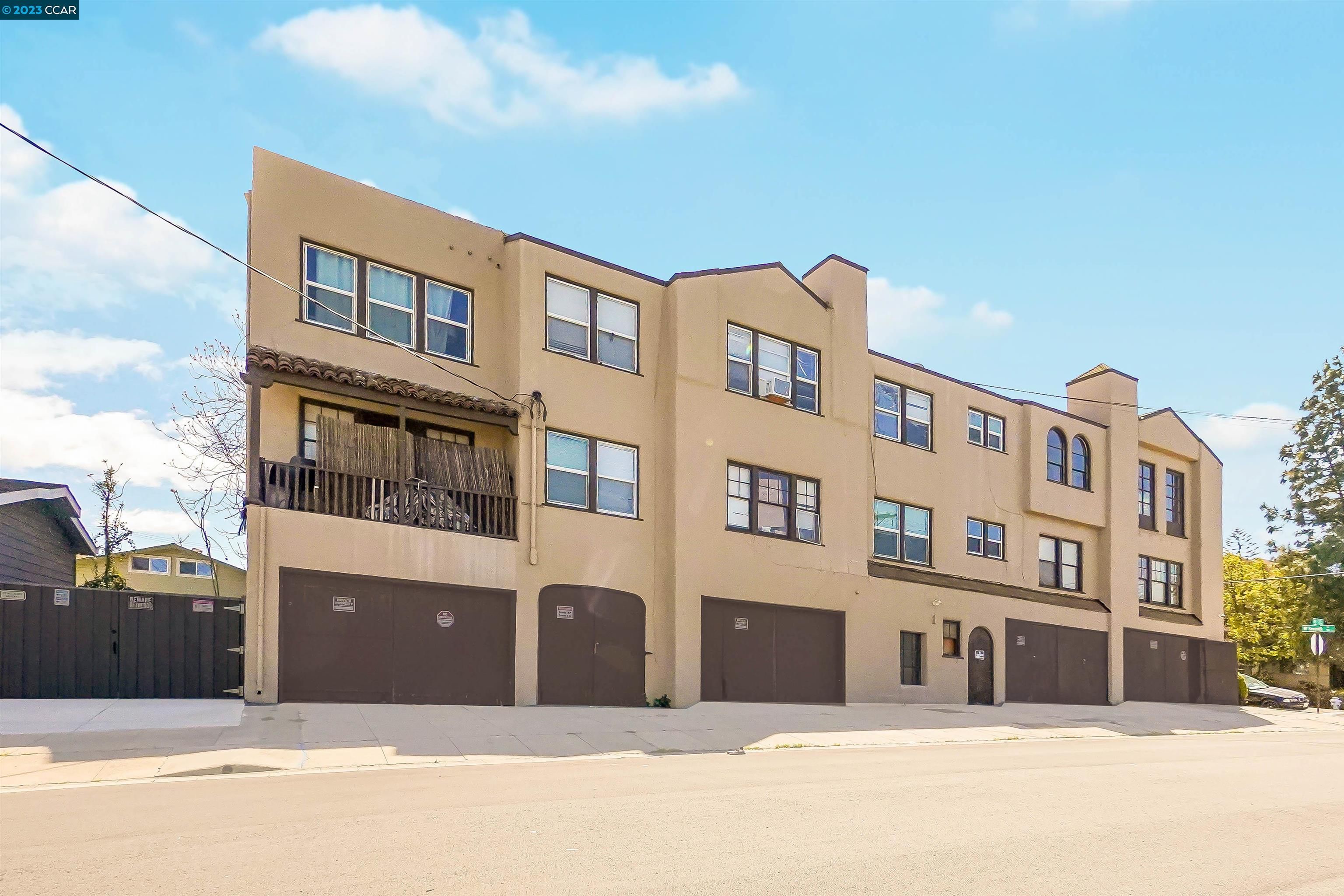 618 W 7th St
