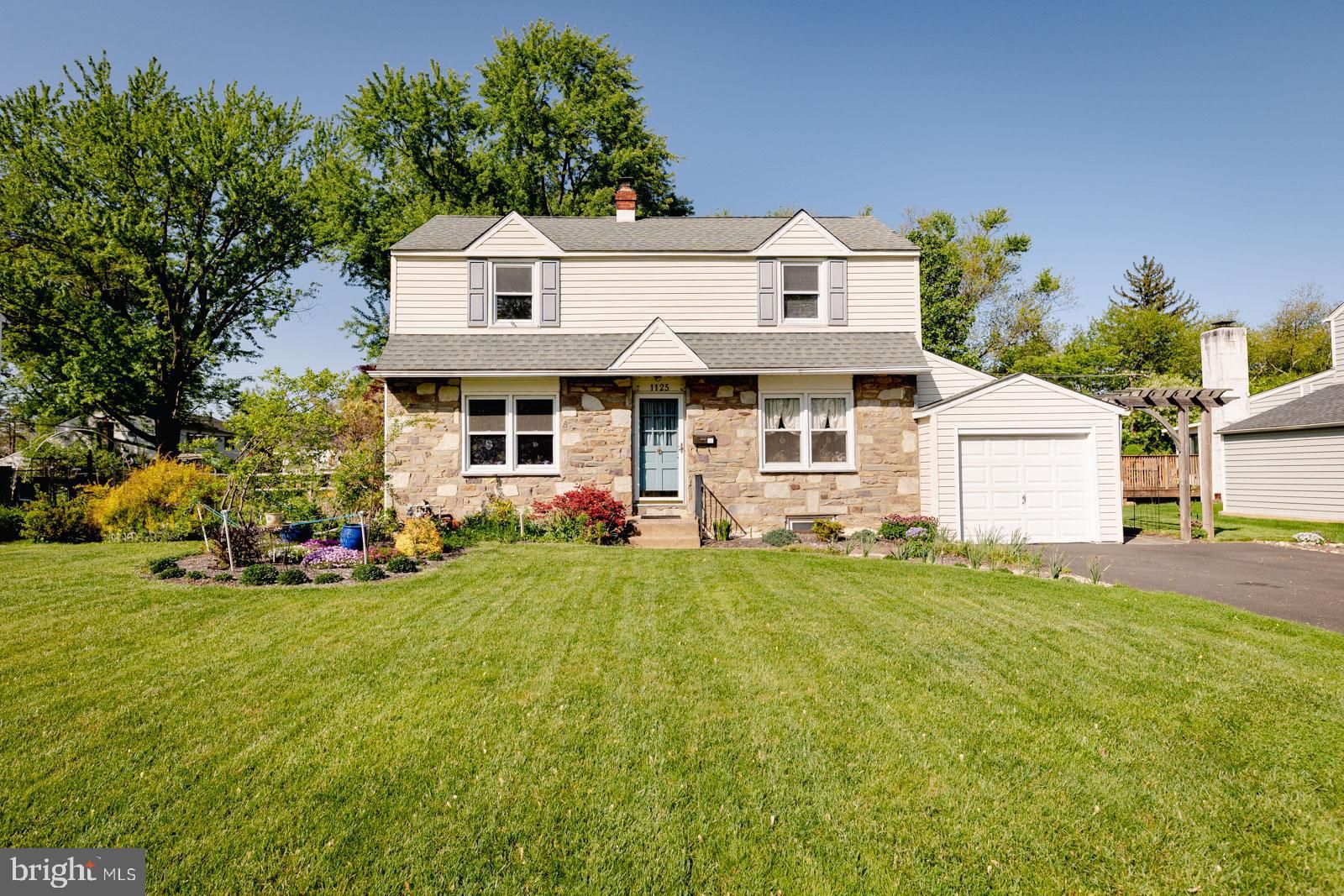 1125 Victoria Road