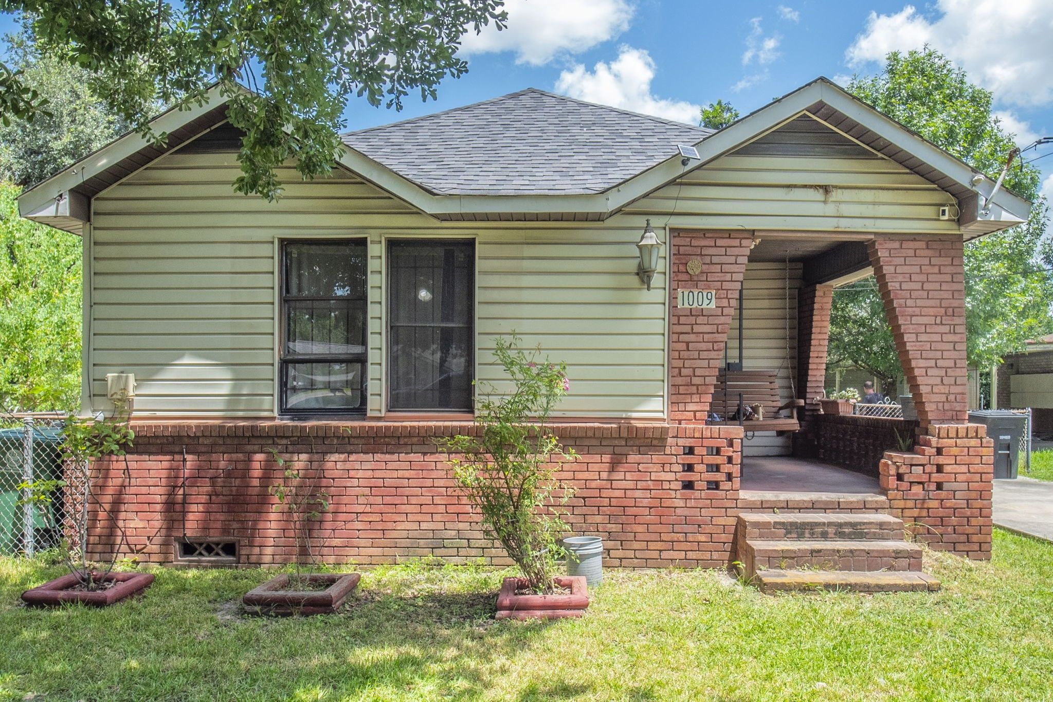 1009 Wainwright Street