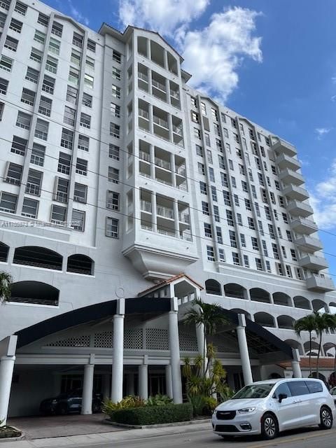 2351 Douglas Rd 1109