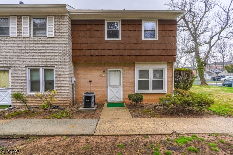 614 W 8th St 10