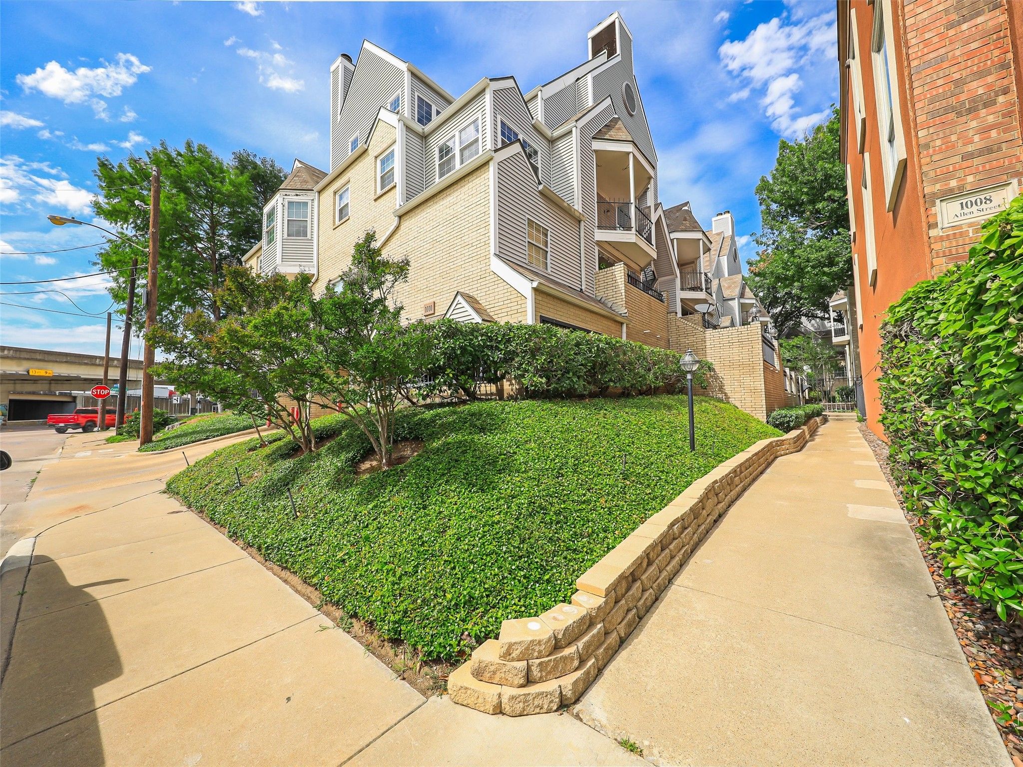 1010 Allen Street 214