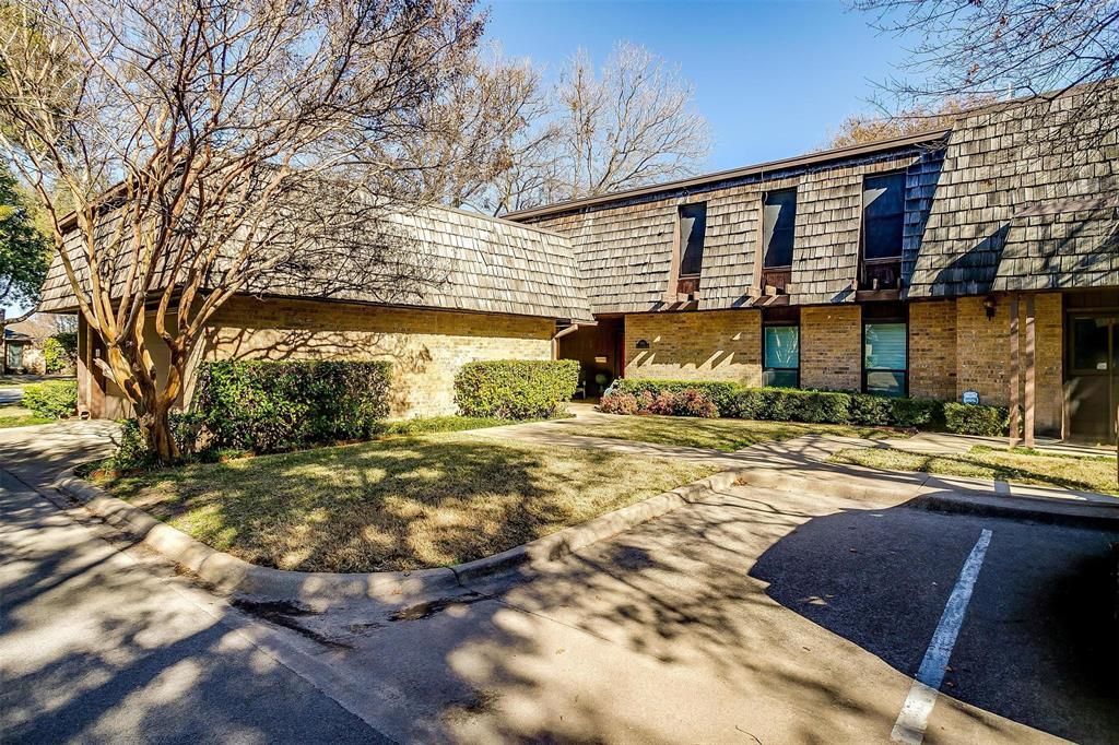 3001 Tanglewood Park W