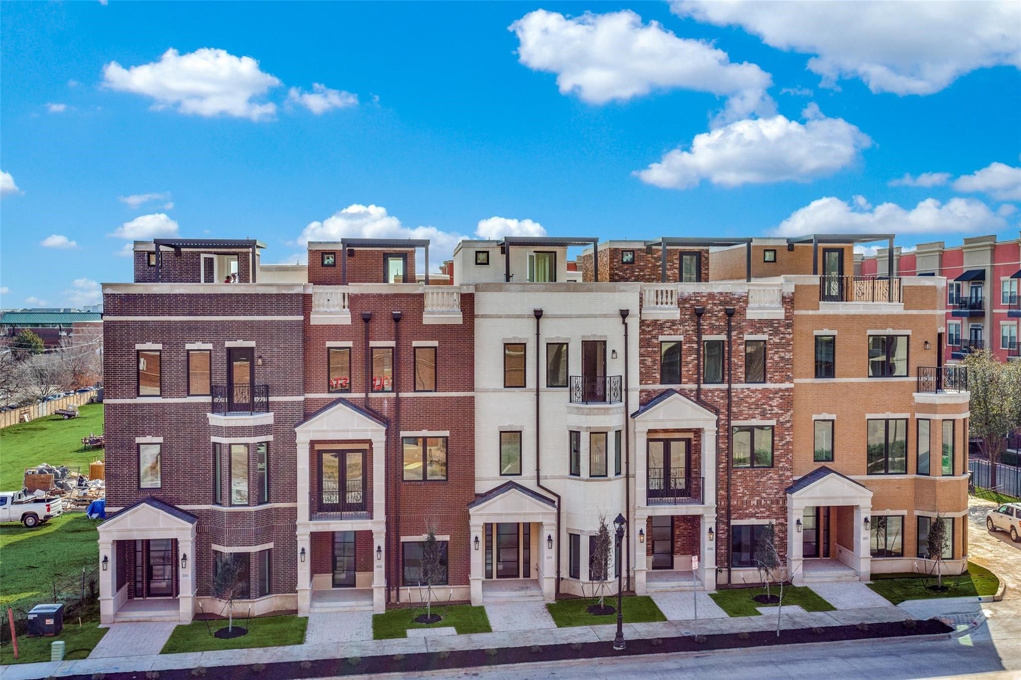250 E Dallas Street 124