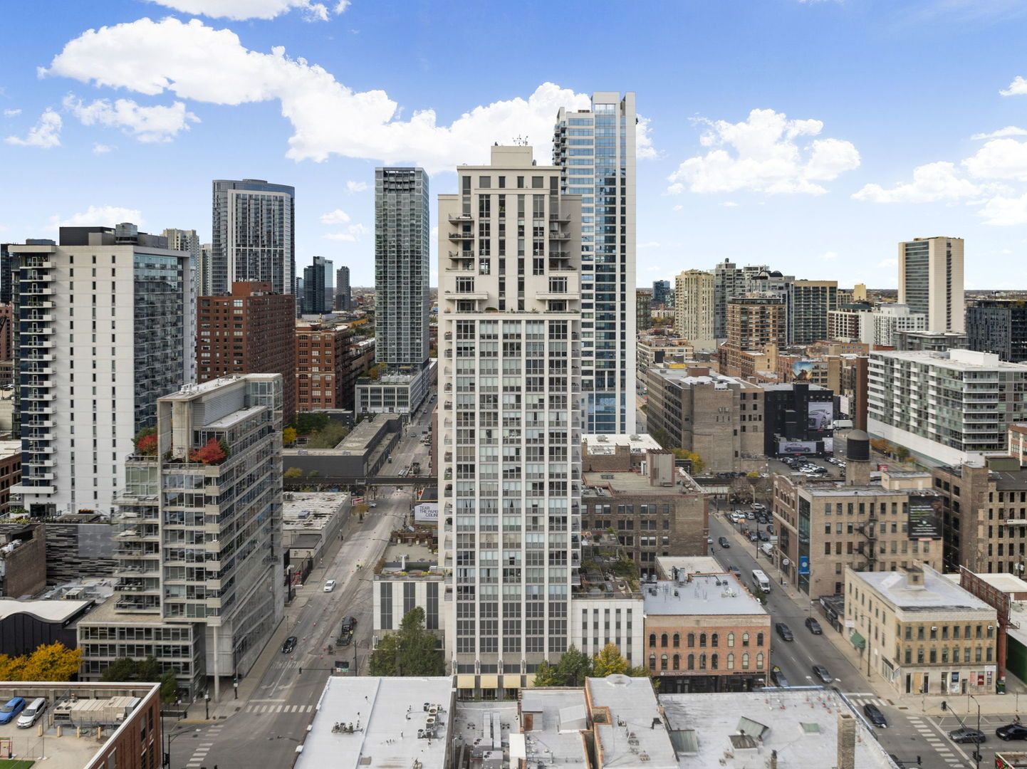 200 W Grand Avenue 2101