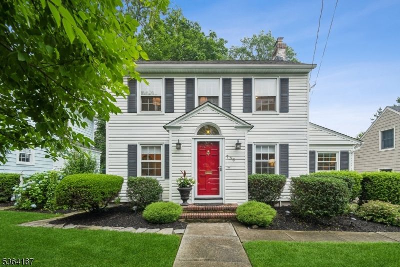 738 Ridgewood Rd